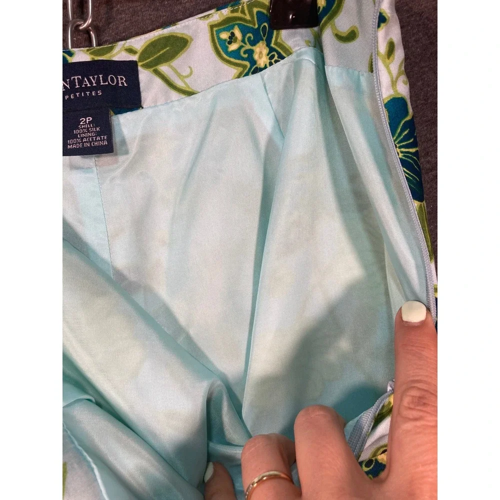 Ann Taylor Petites Blue Floral 100% Silk Straight Leg Pants‎ Size 2P Side Zip